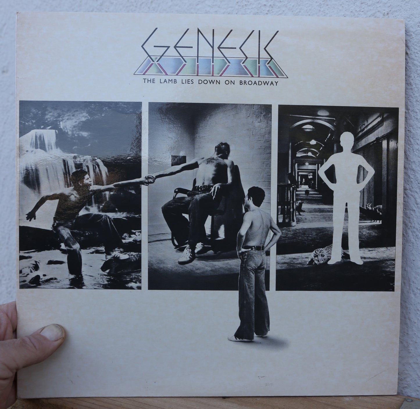 Genesis - The lamb lies down on broadway